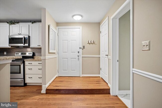 Building Photo - 1100 Quaker Hill Dr