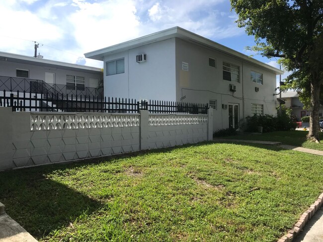 Building Photo - 2-Bedroom 1-Bedroom complex