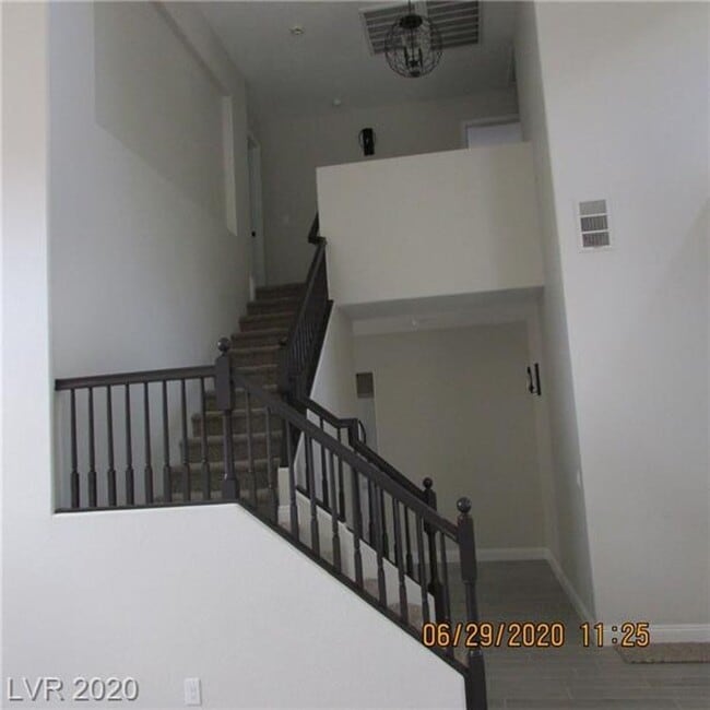 Building Photo - Beautiful 3 Bedroom/2.5 Baths in Summerlin