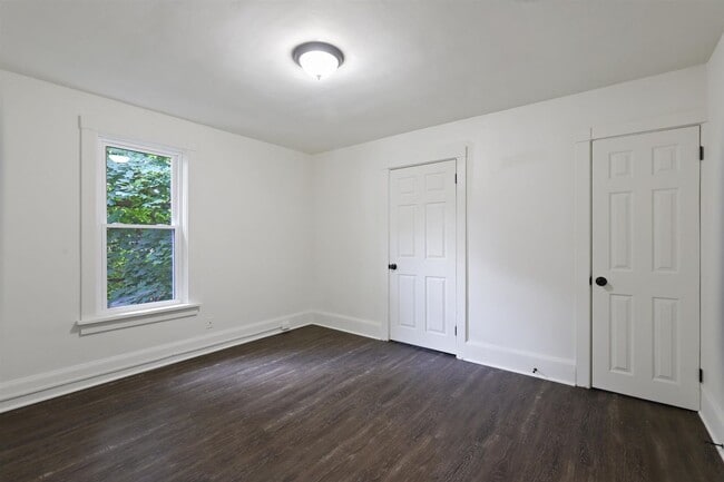 Building Photo - Charming 3 Bedroom 1.5 Bathroom Located in Uptown Harrisburg!