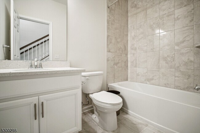 Building Photo - 29 Braeburn Ct
