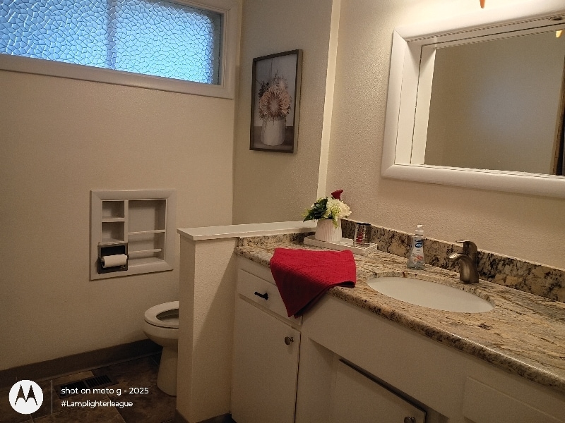 Building Photo - 868 Charles Ave S