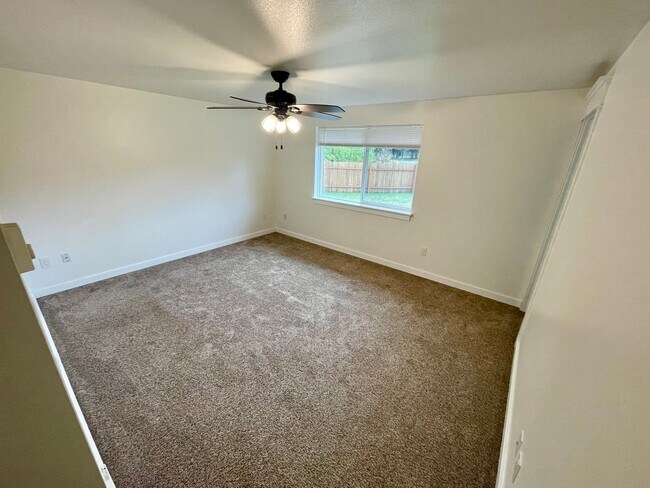 Building Photo - Charming 4-Bedroom with Open Floor Plan & ...