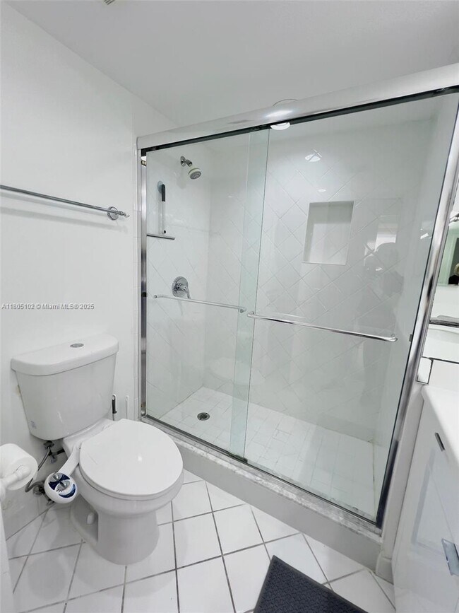 Building Photo - 1000 W Island Blvd