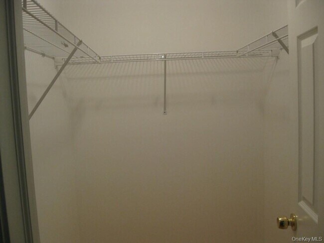 Building Photo - 622 S 6th Ave