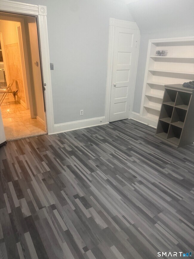 Building Photo - 26 Evergreen St