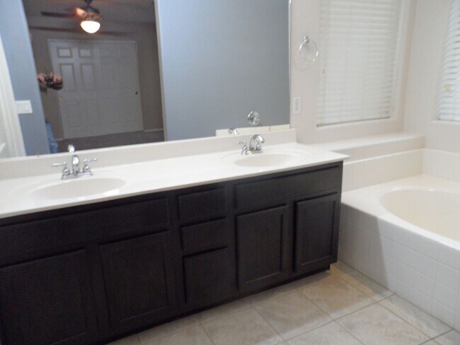 Building Photo - Perfect Open Layout Home in Rancho Garbriela