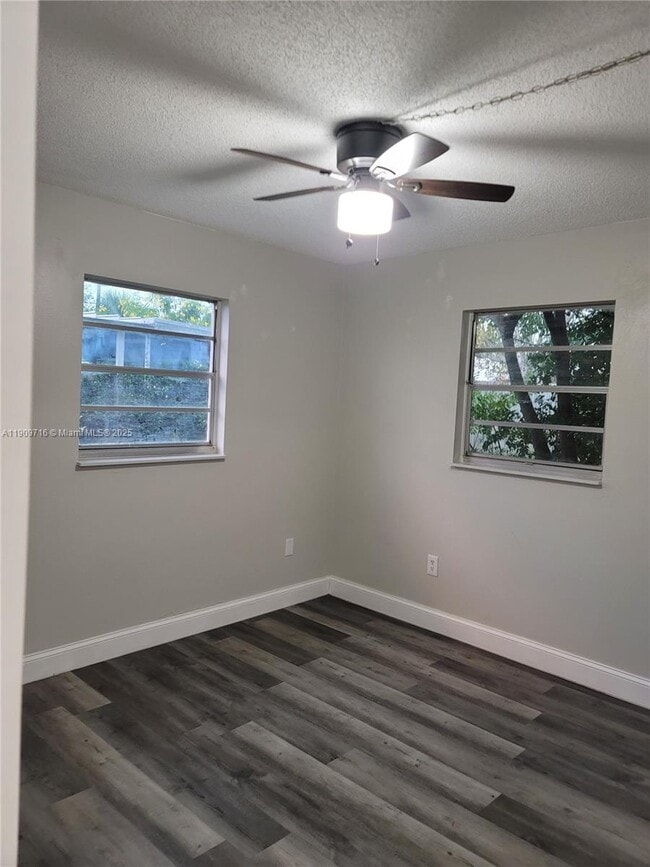 Building Photo - 622 Plymouth St