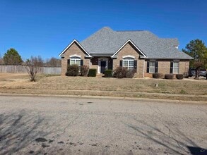 Building Photo - 604 Twelve Oaks Dr