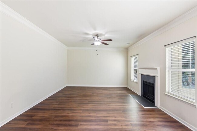 Building Photo - 906 Donington Cir SE