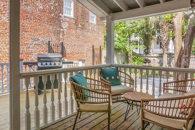 Building Photo - 6 Wentworth St