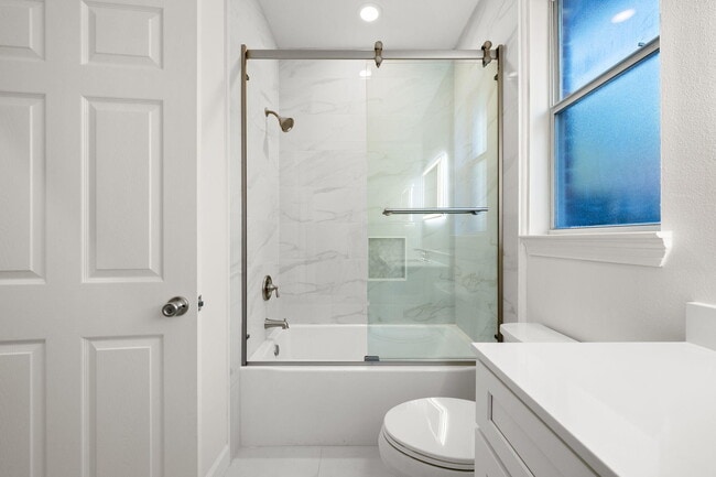 Building Photo - 255 Cll Escada