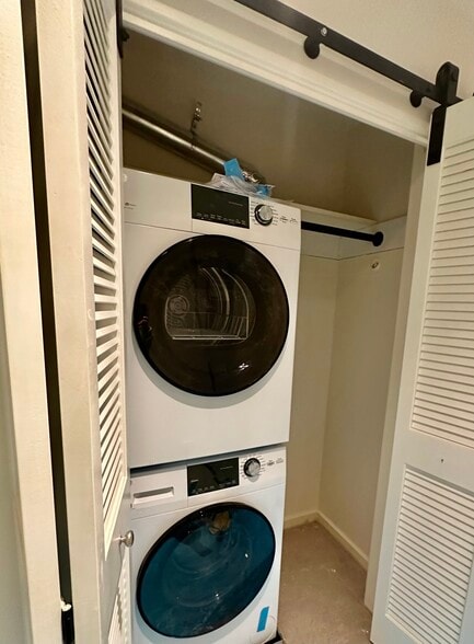 In unit GE washer/dryer - 1998 Pacific Ave