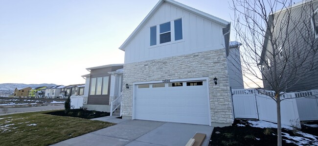 Building Photo - 13666 Langdon Dr