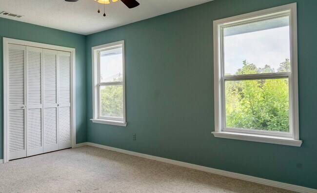 Building Photo - 50 Gossamer Ln