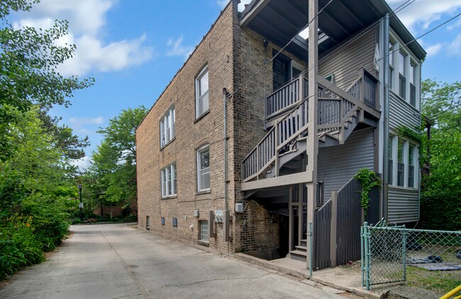 Building Photo - 1103 Simpson St