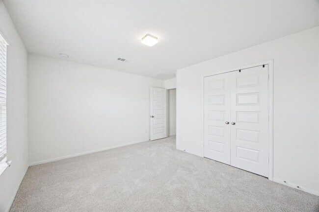 Building Photo - 200 Vly Rnch Trl