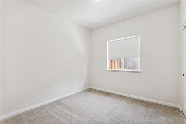 Building Photo - 312 Lone Spur Dr