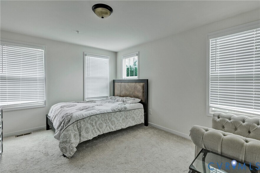 Building Photo - 3900 Liesfeld Pl