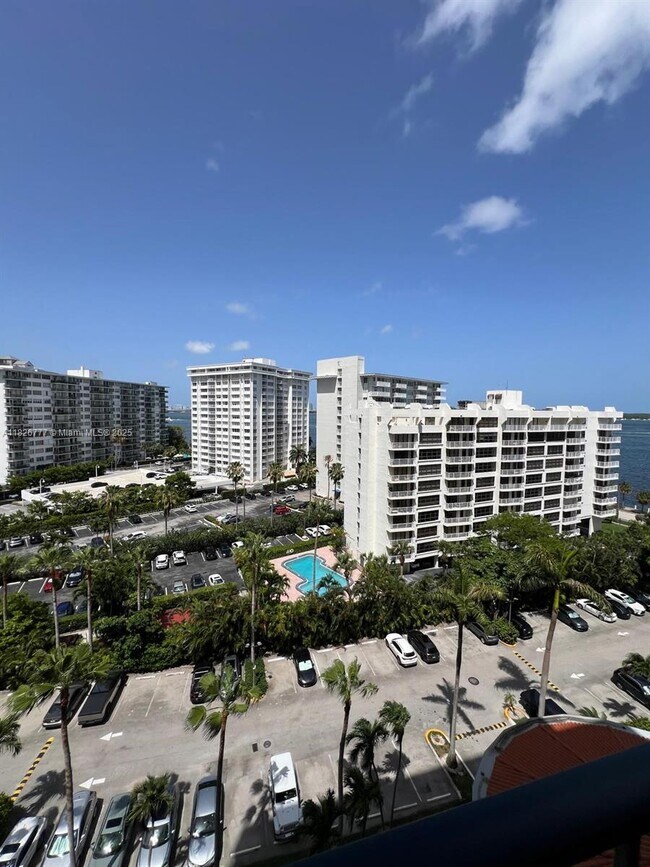 Primary Photo - 1450 Brickell Bay Dr