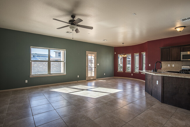 Building Photo - STYLISH NORTHEAST EL PASO HOME FOR RENT