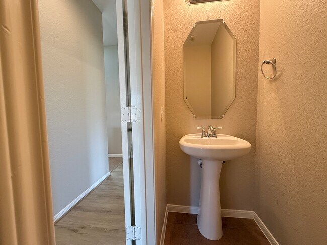 Building Photo - 8139 Edenwood Dr