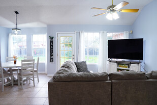 Building Photo - 2502 Southridge Dr