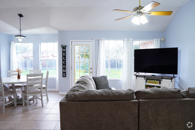 Building Photo - 2502 Southridge Dr