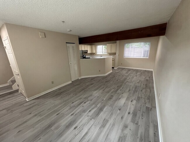 Building Photo - 626 Walden Cir