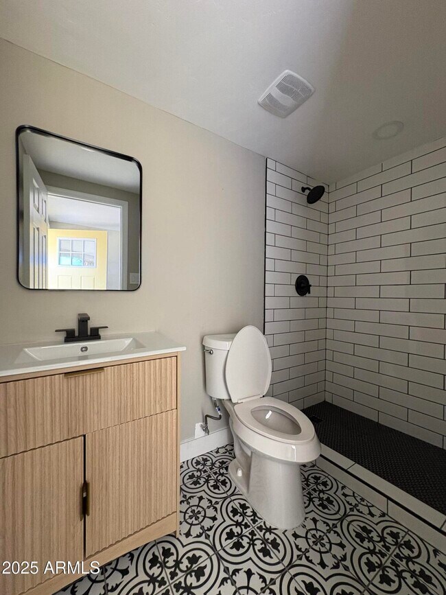 Building Photo - 2624 W San Miguel Ave