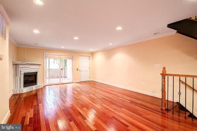 Building Photo - 2303 Essex St