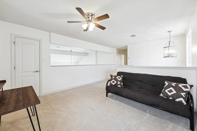 Building Photo - 8017 W Oakwood Ct