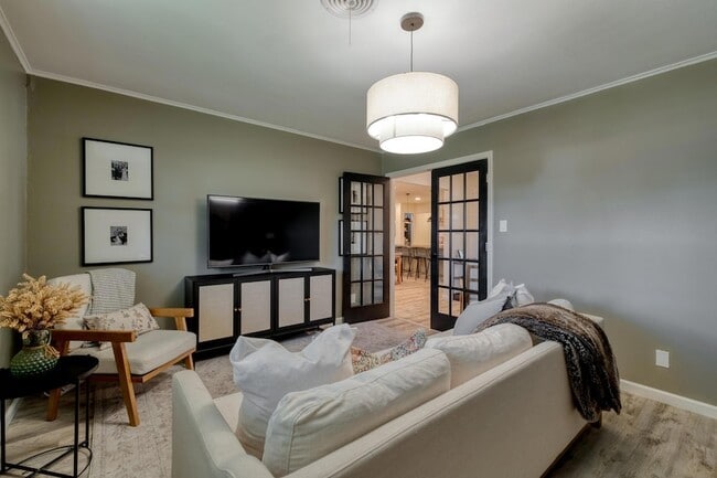 Building Photo - 2117 Gaston Pl Dr