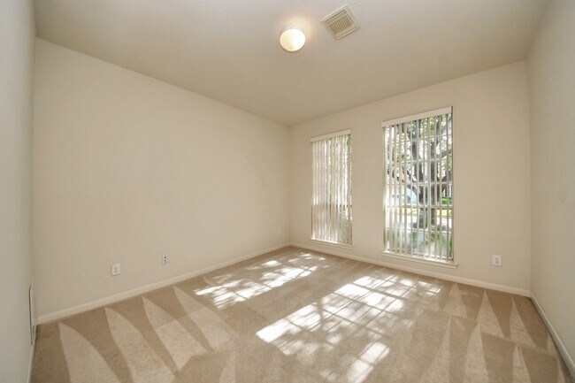 Building Photo - 1123 Spinnaker Way