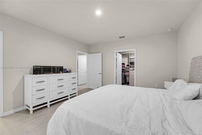 Building Photo - 3705 Bennington Ln