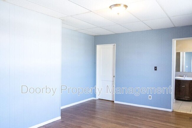 Building Photo - 1202 Duncan Ave