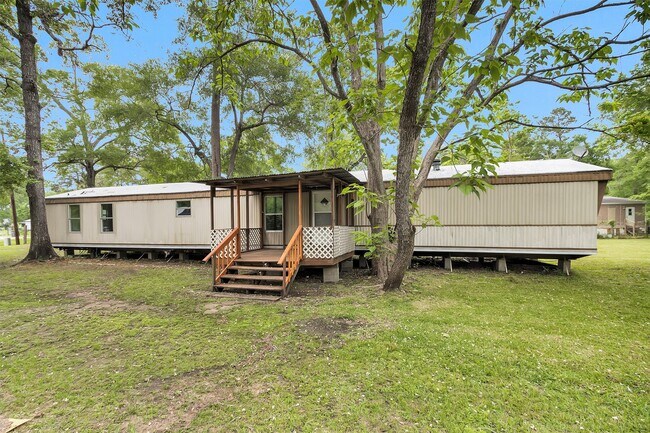 Building Photo - 19339 Forest Ln Cir