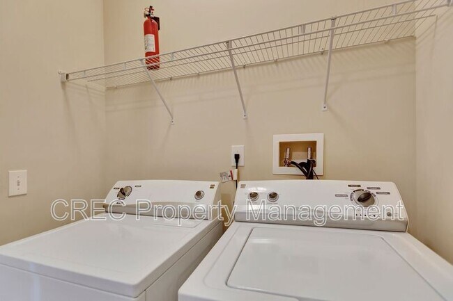 Building Photo - 804 Rue Dr