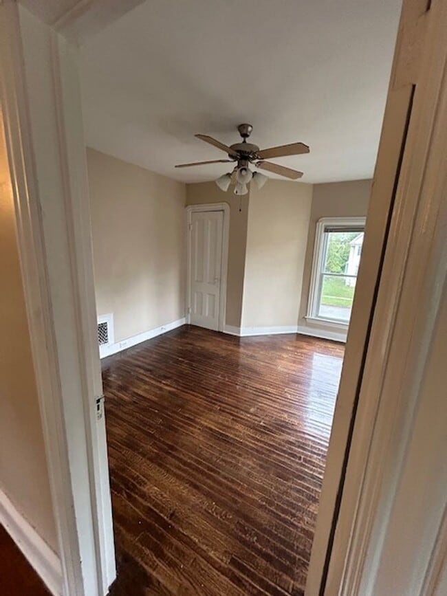 Building Photo - 964 Walnut St