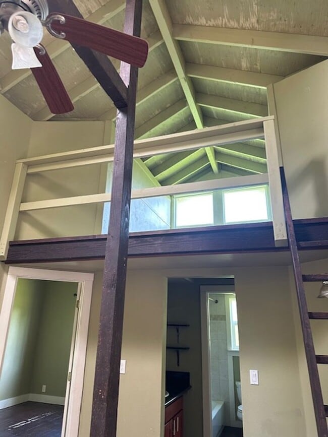 Building Photo - 220 Laniloa Way