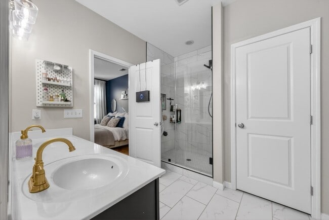 Building Photo - 105 Crossandra Ave