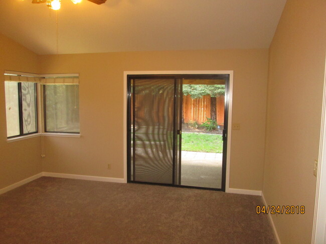 Building Photo - Roseville Single Story, 3 Bed 3 Car Garage...