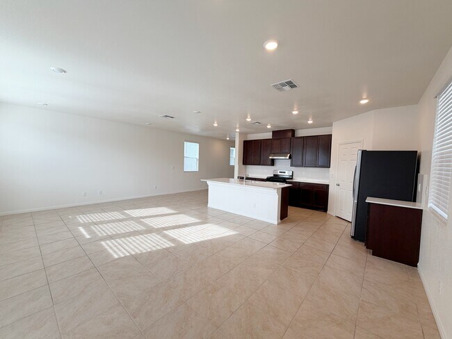 Building Photo - 6983 Cottage Vis Ave