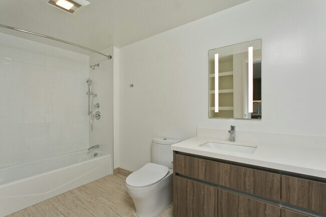 Building Photo - 1515 Liona St