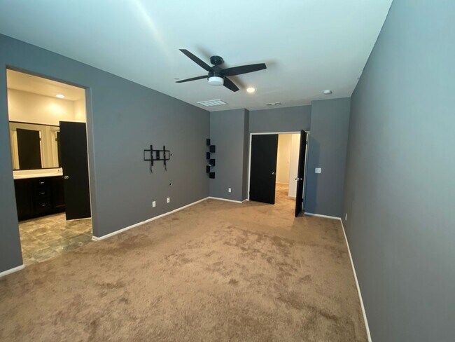 Building Photo - Rosamond 4 bedroom