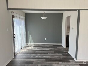 Building Photo - 5 MAPLEWOOD