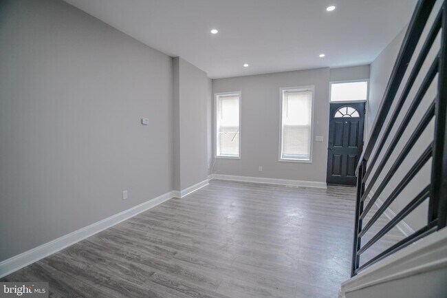Building Photo - 1535 W Seltzer St