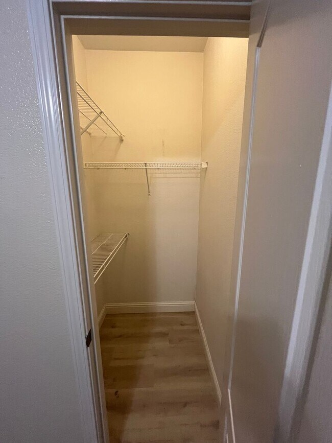 Building Photo - Beautiful Home for rent in Visalia, Ca