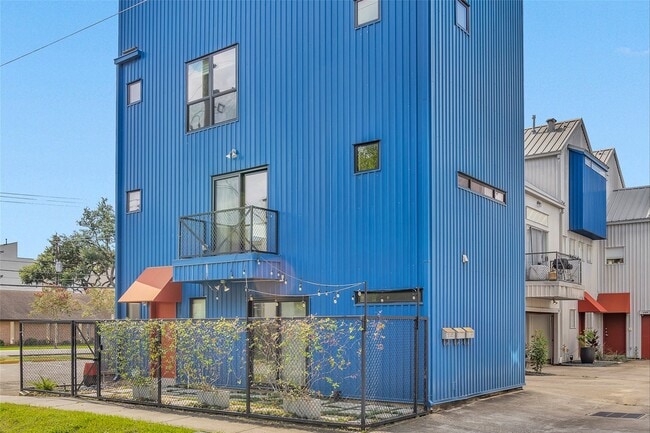 Building Photo - 5105 Lillian St