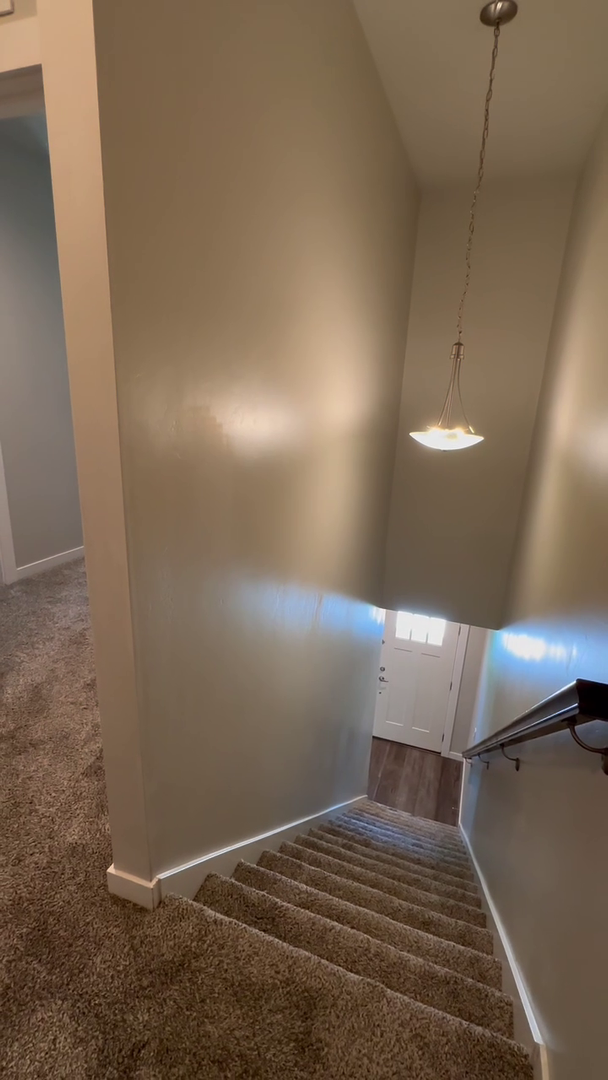 Building Photo - Modern Townhome Near Eagle Greenbelt..3-be...